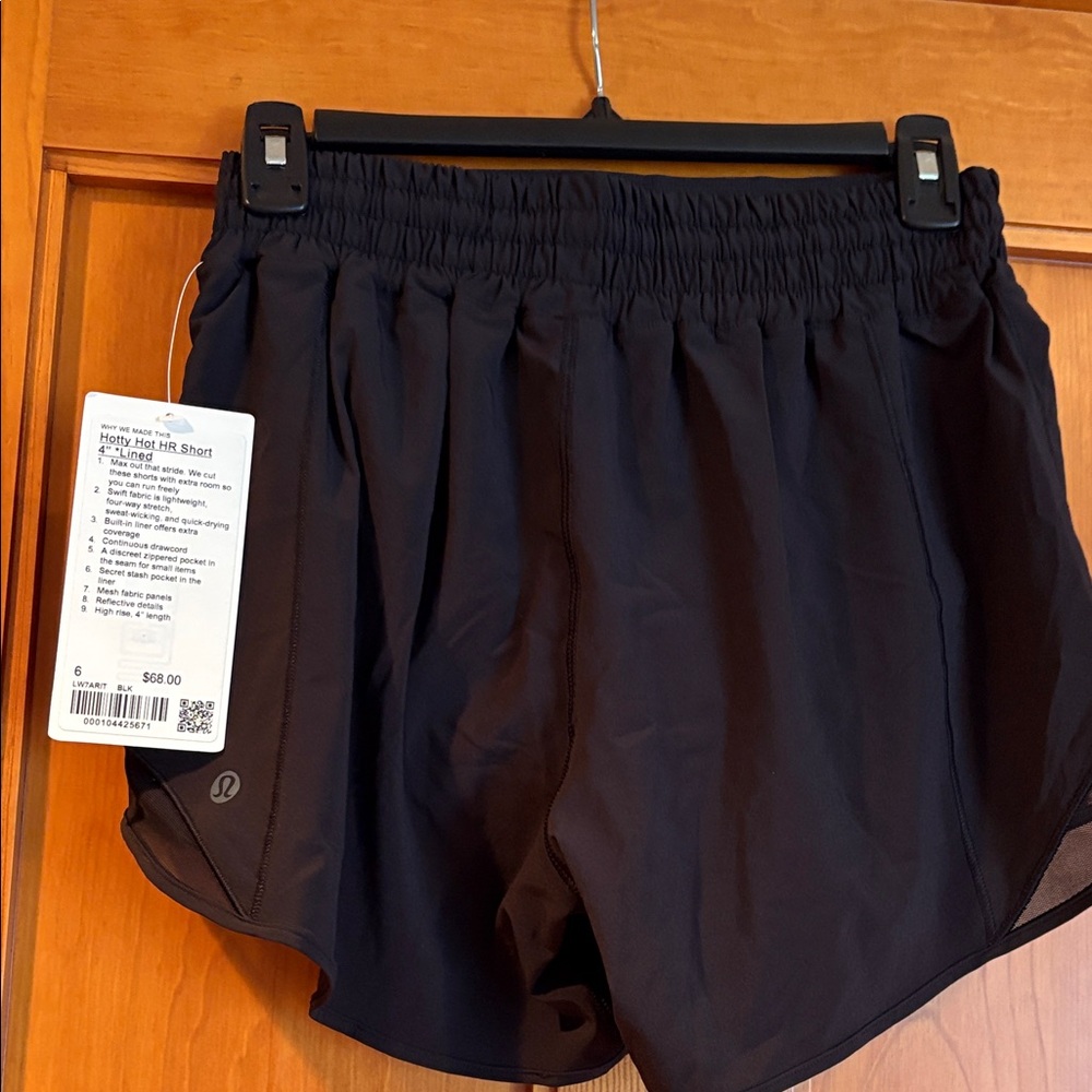 Lululemon NWT Hotty Hot HR Black 4” Shorts - Picture 3 of 5